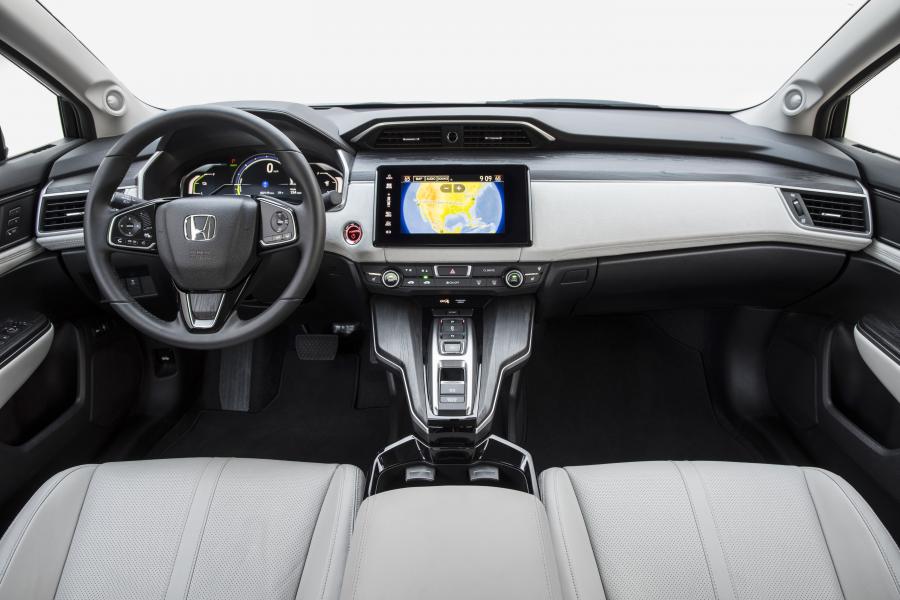 Торпедо Honda Clarity Fuel Cell 2019 года  (NA) (фото 32 из 50)